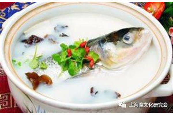 花鲢鱼头汤