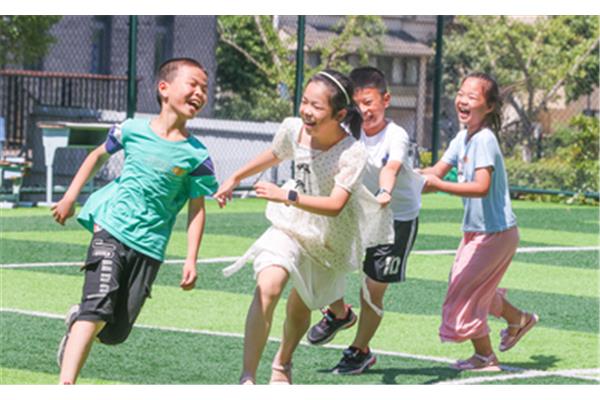 老鹰捉小鸡游戏