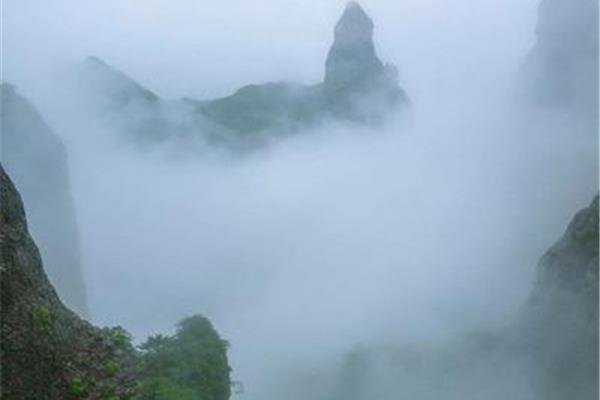 云雾缭绕的诗句