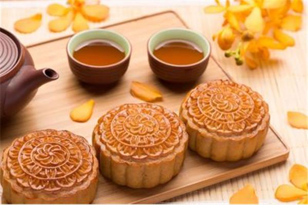 吃月饼英语