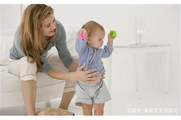 婴儿几岁会走路