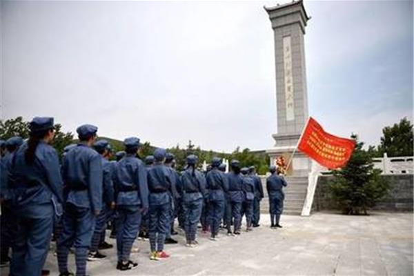 致敬革命先烈