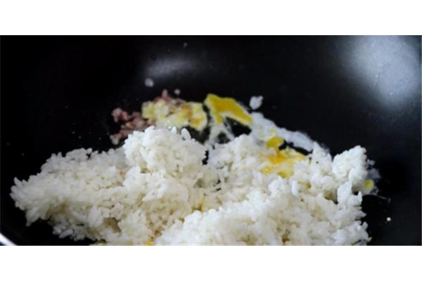 如何做蛋炒饭