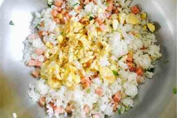 如何做蛋炒饭