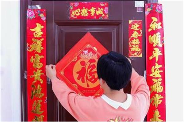 对联怎么贴
