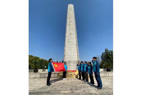 致敬革命先烈