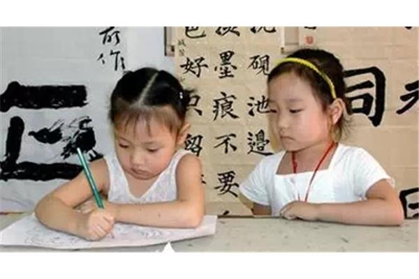 小孩几岁上小学