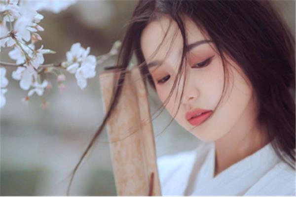 豆蔻年华的意思