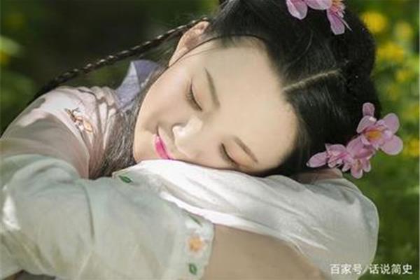 豆蔻年华的意思