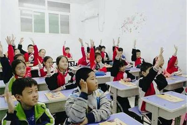 上课认真听讲