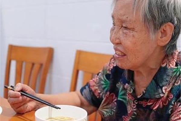 姥姥做美食