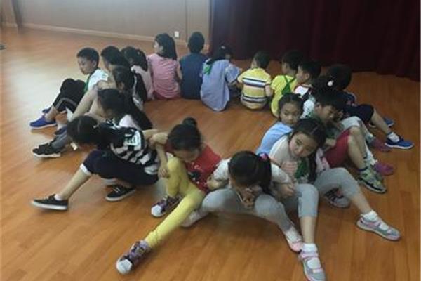 室内活动小游戏