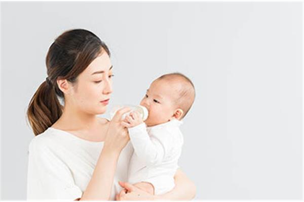 宝宝发烧手脚发烫