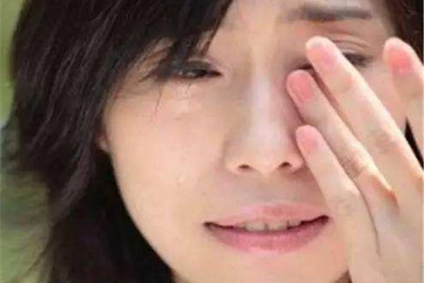 如何快速哭出眼泪