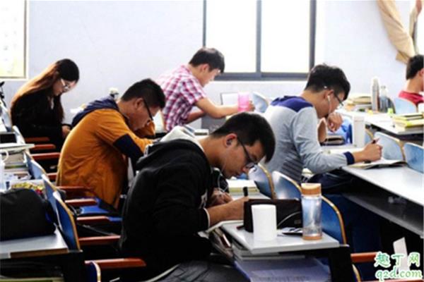 今年几月几号开学