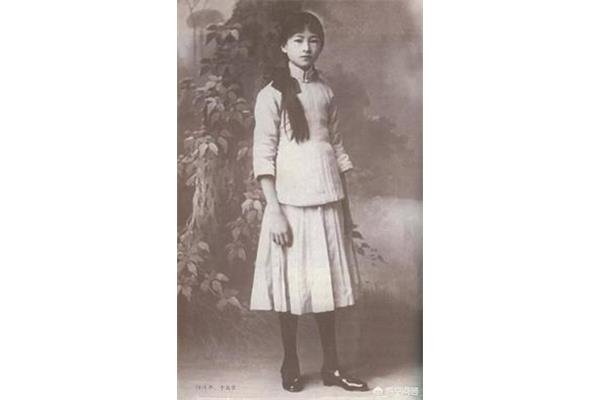 冰心长得漂亮吗