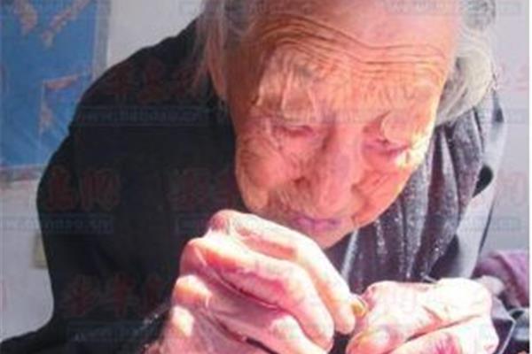 母爱是一根穿针线