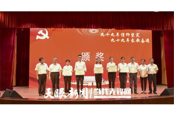 不忘初心的例子