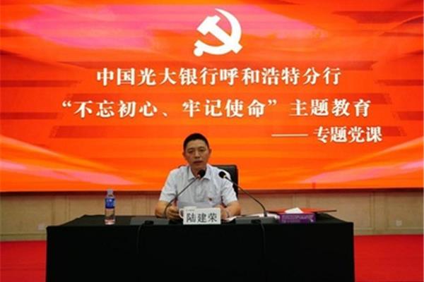 不忘初心的例子