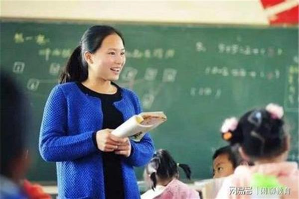 小学老师学历要求