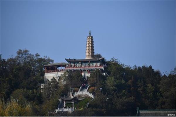 白塔山公园