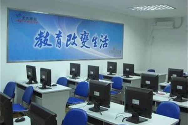 北大青鸟学费