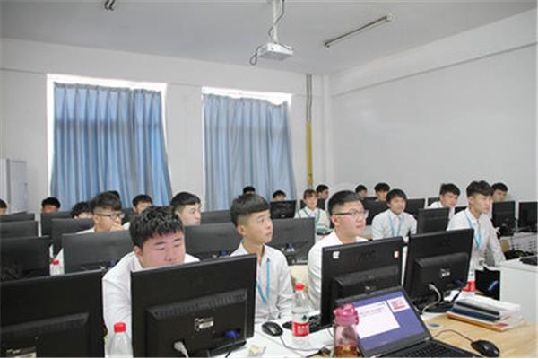 北大青鸟学费