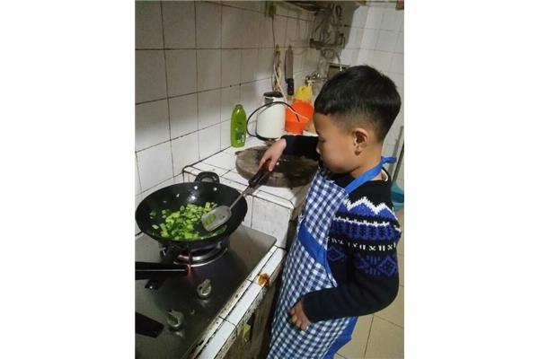 帮父母做家务图片