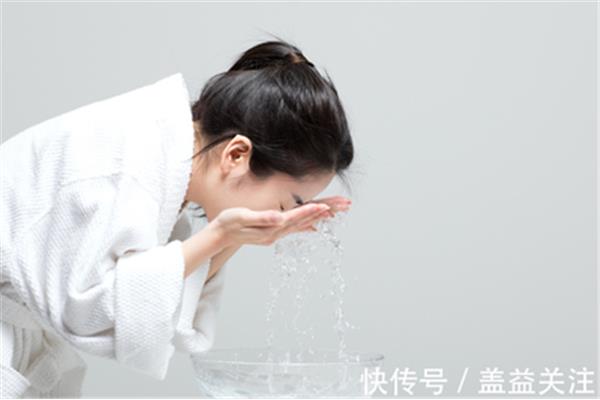 用盐水洗脸好吗