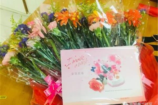 适合送给妈妈的花