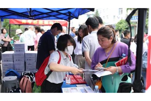 高考报名人数