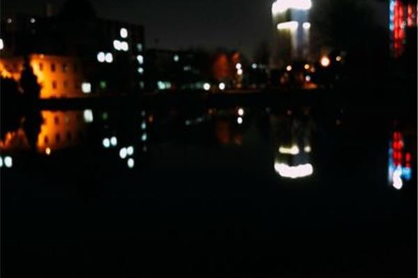 夜色加浓扩句