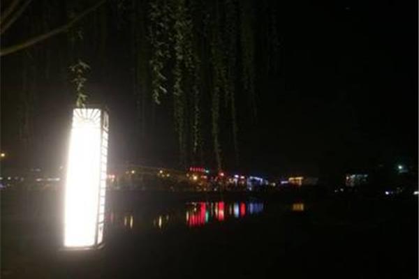 夜色加浓扩句