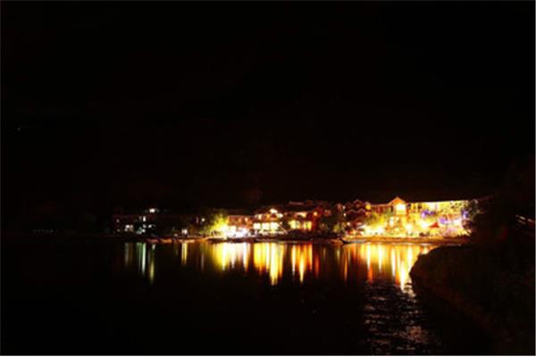 夜色加浓扩句