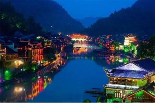 去凤凰古城旅游