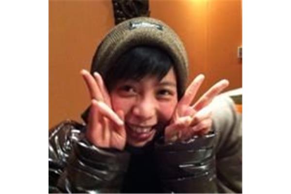 小峰ひなた