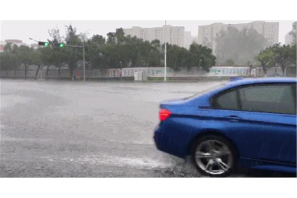 大雨什么的下