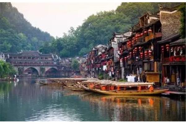 去凤凰古城旅游