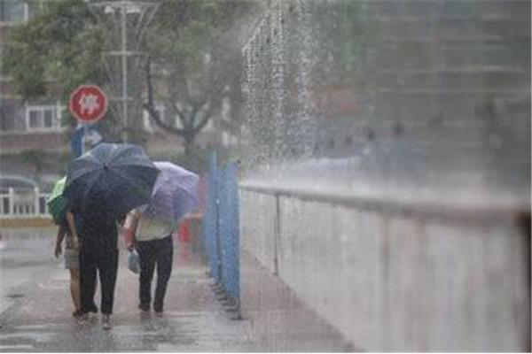 大雨什么的下