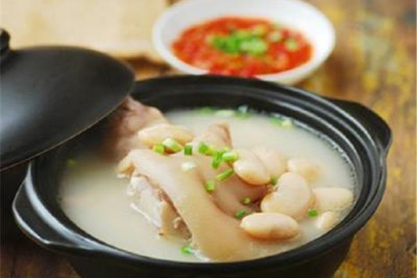 芸豆炖猪蹄
