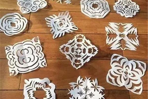 雪花剪纸简单