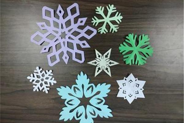 雪花剪纸简单