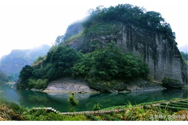 带山的诗句
