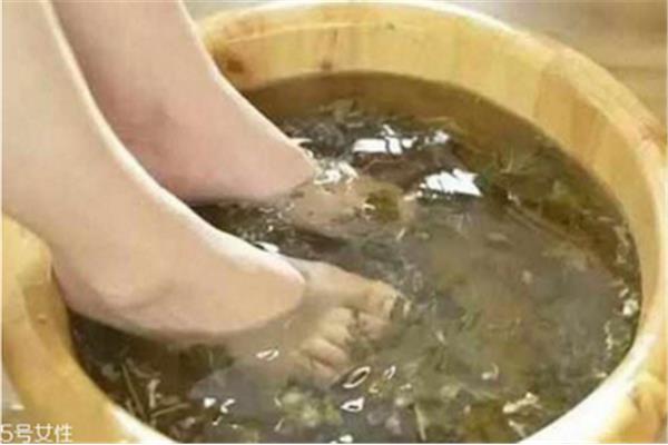 用什么泡脚好