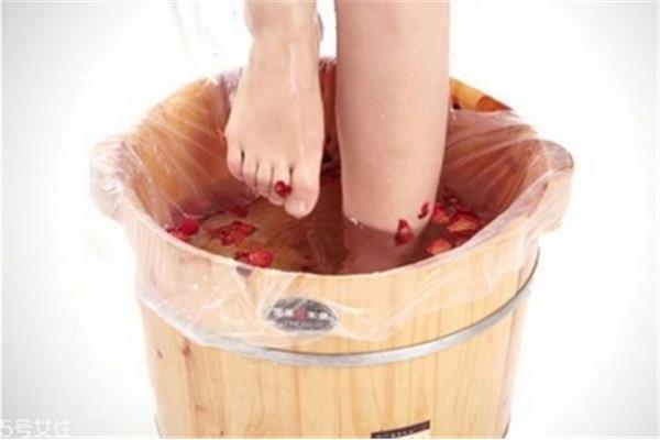 用什么泡脚好