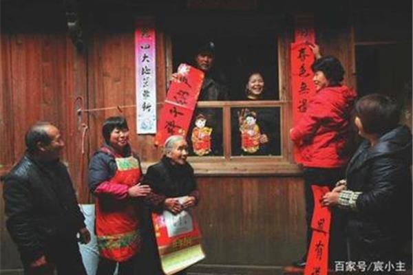 过年贴春联的由来
