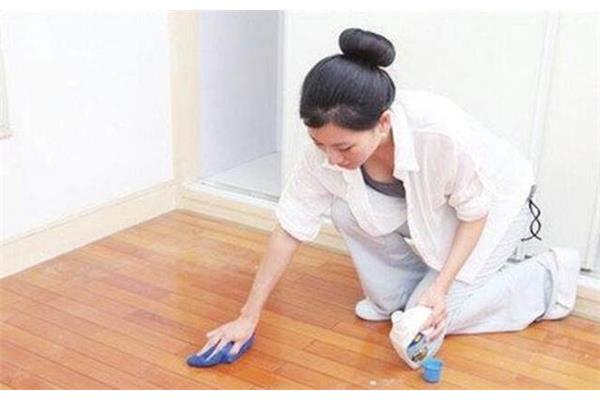 用什么擦地最干净