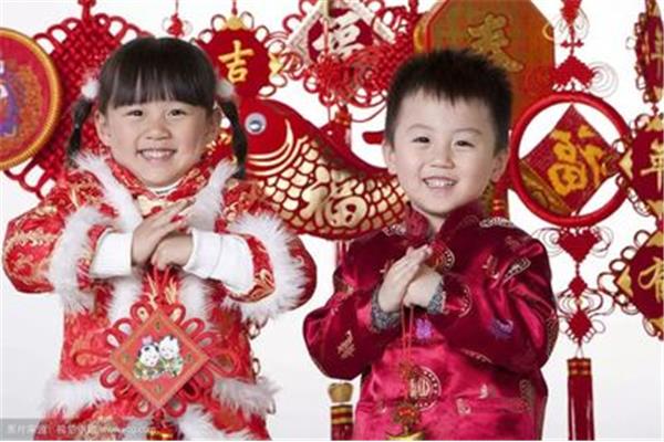 过年贴春联的由来
