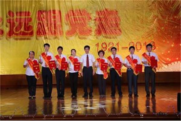 歌颂新时代的诗