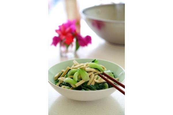 青菜炒豆腐的做法
